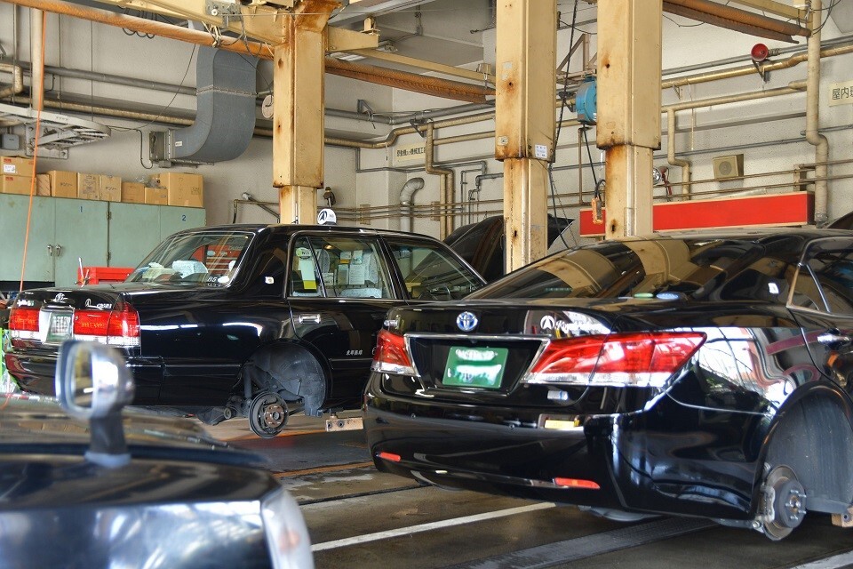 体験・見学<br />
★小型車検業務を見学しよう<br />
タクシー・ハイヤー・教習車などの車体整備について紹介します。